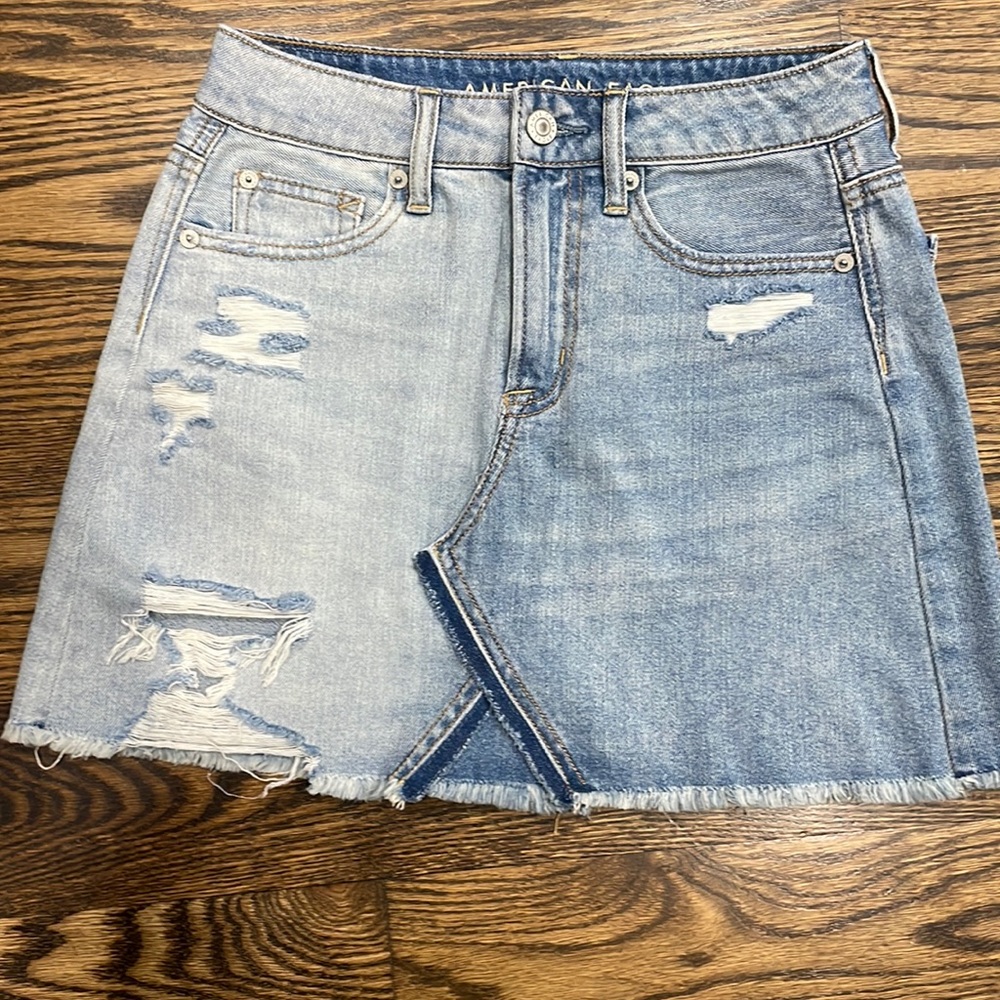 American eagle distressed denim skirt with intestinal rips. Size 00